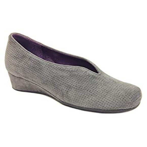 vaneli slip ons